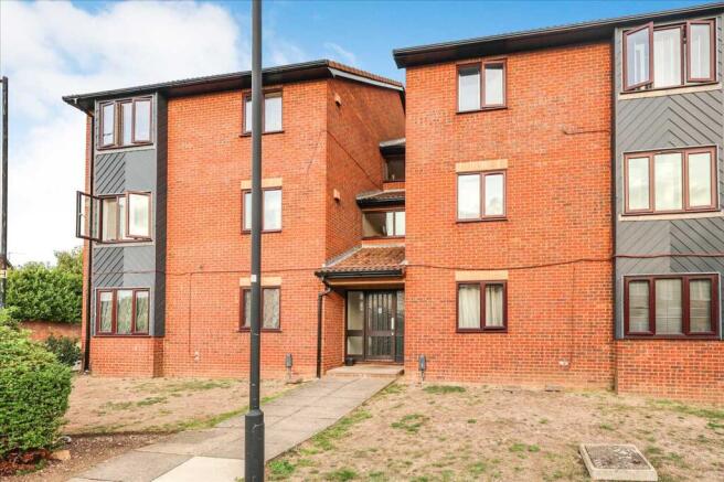 1-bed flat on Bruce Close, Cippenham, £149,950