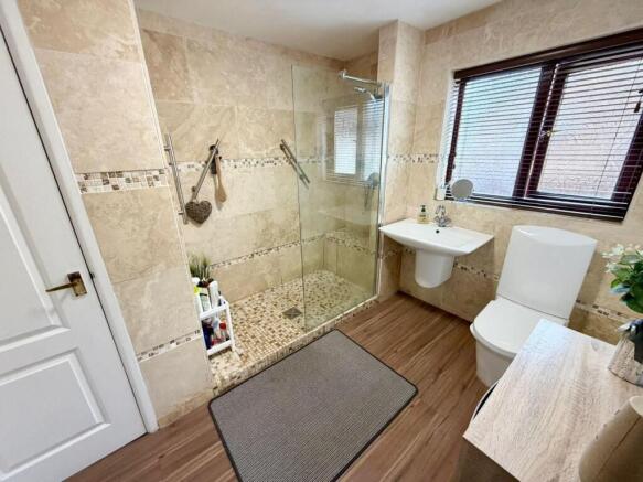 3 bed Detached Bungalow for sale Image 11