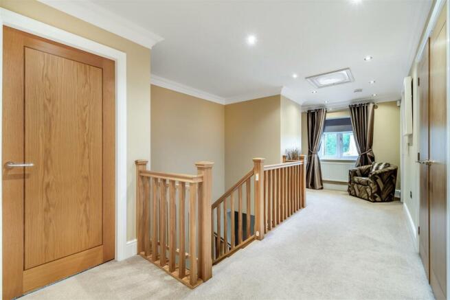 8577606-interior30.jpg