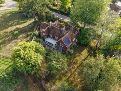Ember Lane, Esher