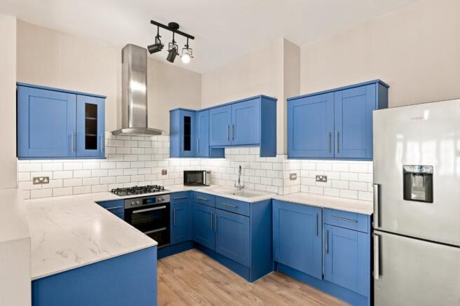 2 bed Flat for sale Image 4