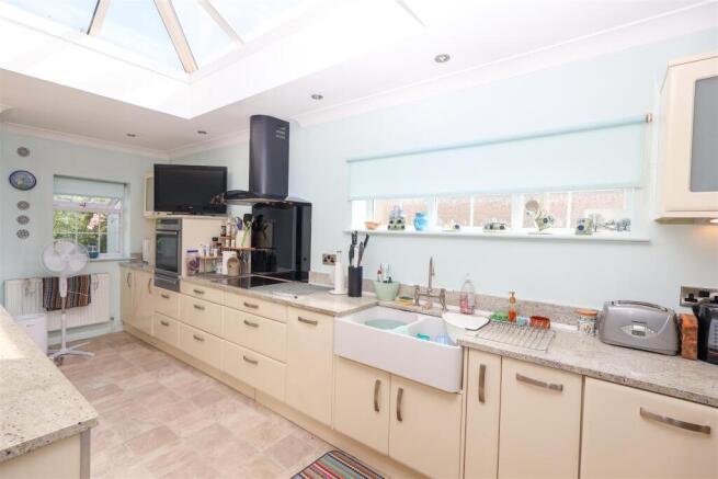 2 bed Detached Bungalow for sale Image 8