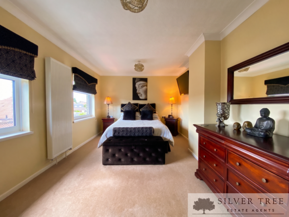 4 bed Semi-Detached for sale Image 8