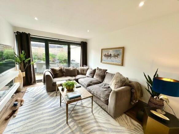 5 bed Semi-Detached to rent Image 4