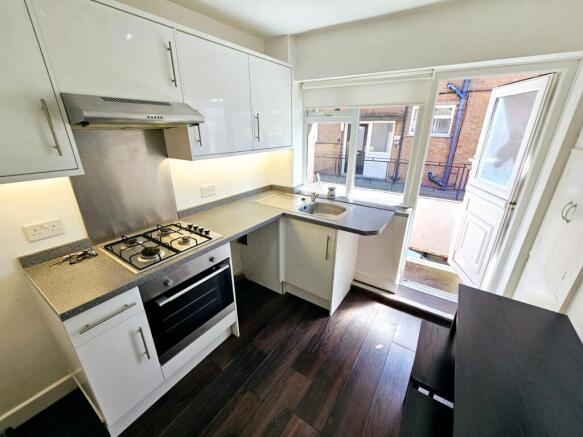 2 bed Flat for sale Image 4