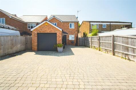 Pear Tree Close, Purton, Wiltshire, SN5
