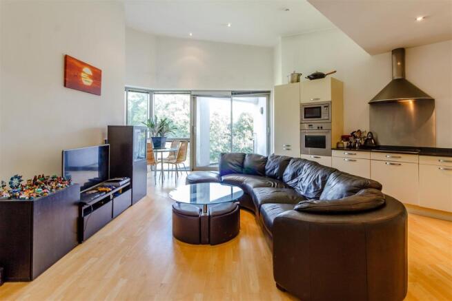 8398016-interior04.jpg
