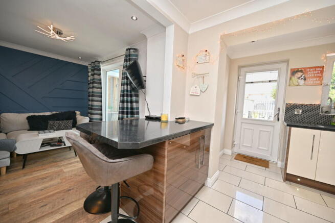 4 bed Detached for sale Image 8