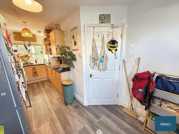 Kitchen 2.jpg