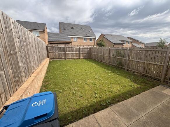 2 bed End of Terrace to rent Image 5