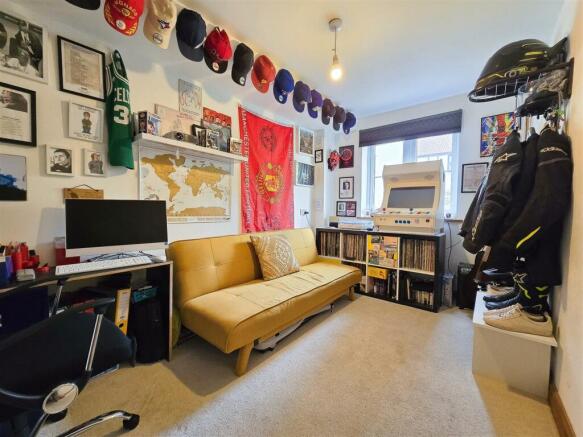 OFFICE / PLAY ROOM