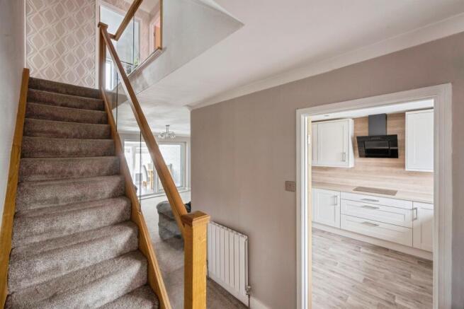 4 bed Semi-Detached for sale Image 7