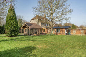 1 Burntwood Cottages, Burntwood, Basingstoke Road, Martyr Worthy SO21 1AE