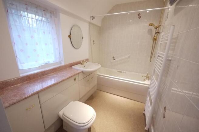 En Suite Bathroom:-