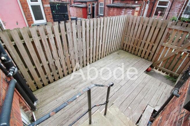 5 bed House to rent Image 4