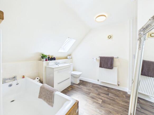 4 bed Detached for sale Image 12