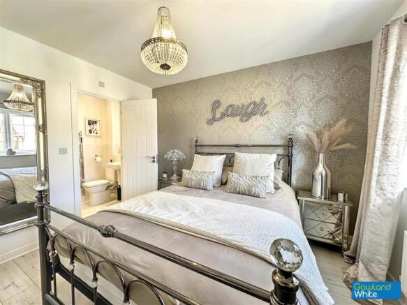 4 bed Detached for sale Image 11