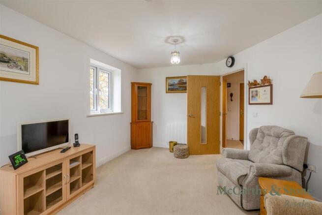 8706810-interior14.jpg