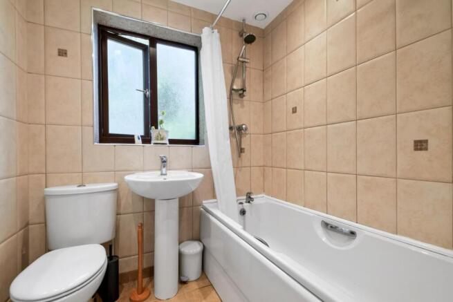 3 bed Apartment for sale Image 9