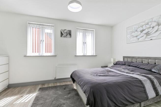 4 bed Town House for sale Image 8