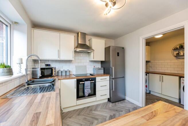 4 bed Detached for sale Image 6