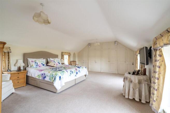 4 bed Detached for sale Image 12