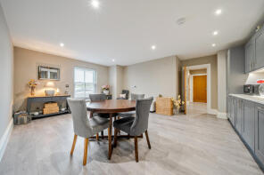 Flat 14, Riverview, Windrush Heights, Windrush OX18 4DL