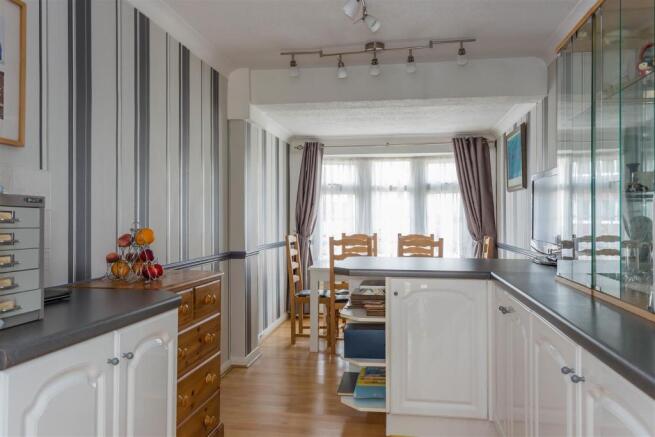 6 Leacroft Close7.jpg