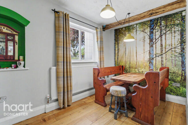4 bed Detached for sale Image 11