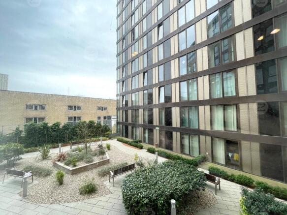 2 bed Apartment to rent Image 7