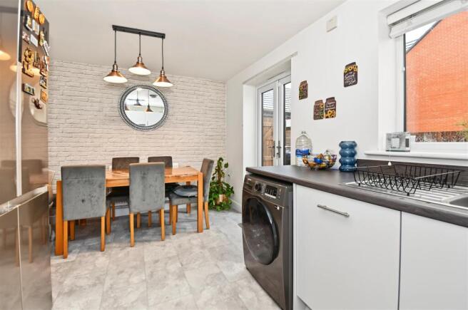 White Lias Way, Upper Lighthorne, Leamington Spa photo 5