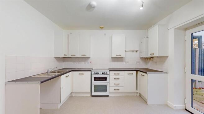 Swan View Close 7 Kitchen 1.jpg