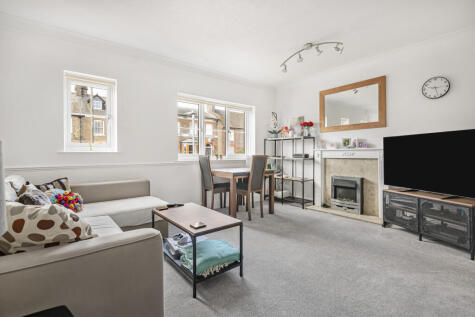 High Street, Markyate, St Albans, AL3