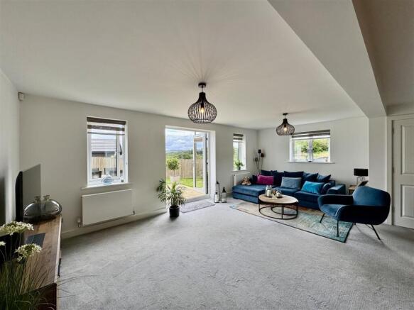 4 bed Detached for sale Image 12