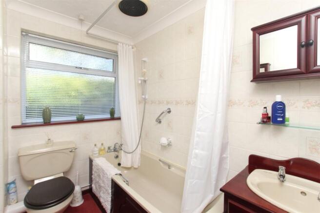 08 Bathroom
