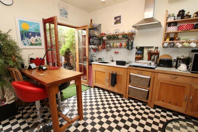 Kitchen3.JPG