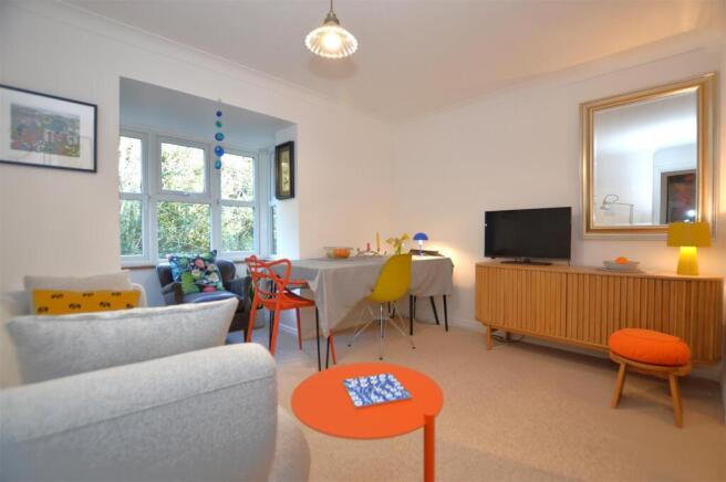 25 Beaumont Place living room.JPG