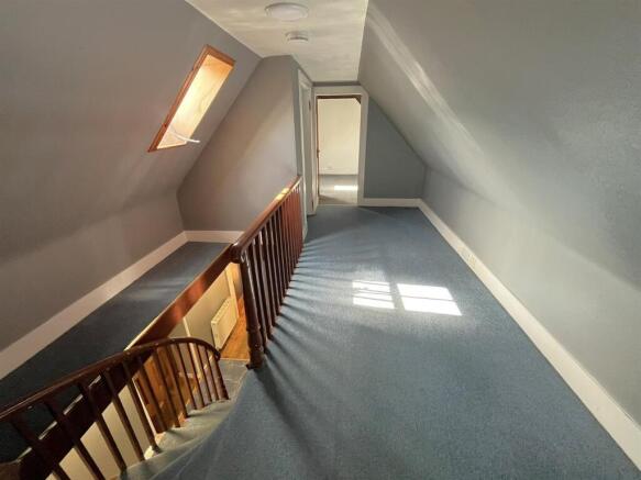 STAIRCASE & LANDING