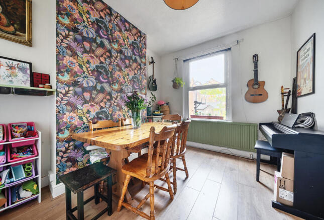 1305238-7-6851486...