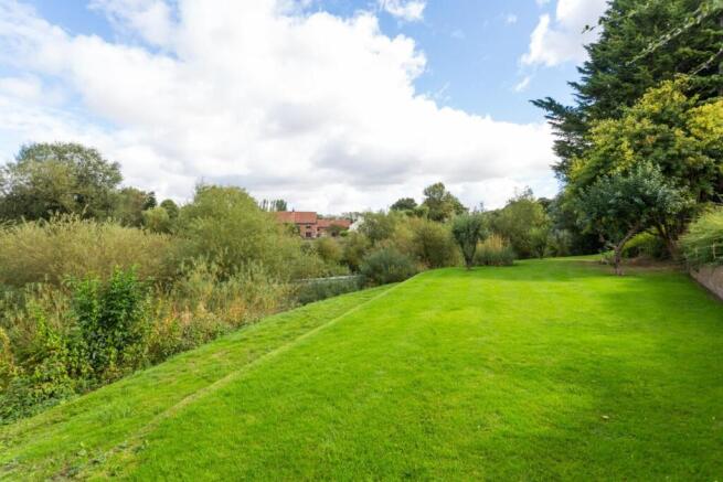 4 bed Detached for sale Image 6