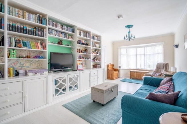 5 bed Detached Bungalow for sale Image 2