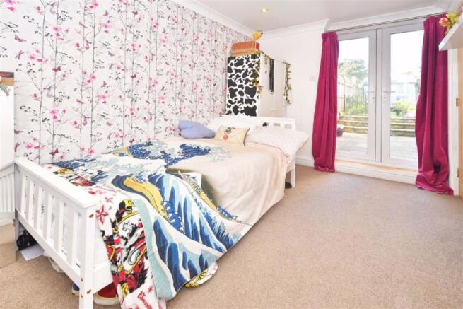 ADJOINING BEDROOM SUITE