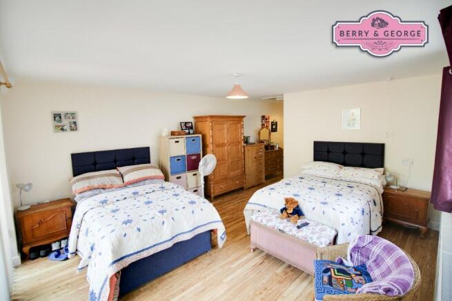 MAIN BEDROOM