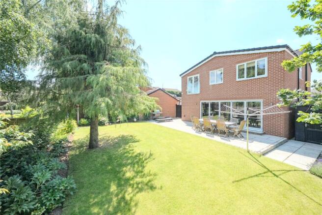 4 bed Detached for sale Image 8