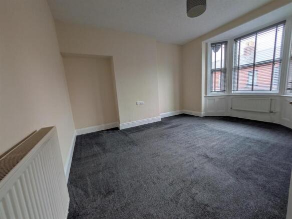 3 bed Terraced to rent Image 12