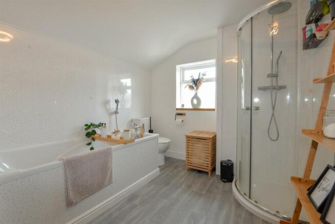 Bathroom 2.jpg