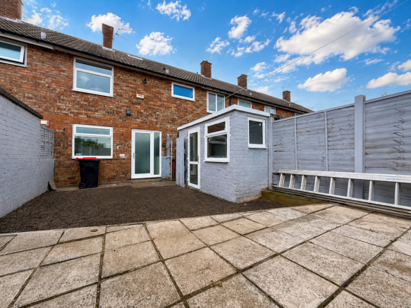 3 bed Terraced to rent Image 5