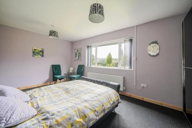 5 bed Detached for sale Image 8