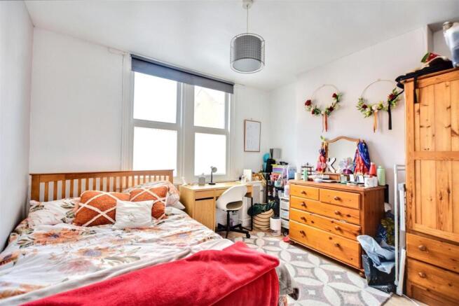 Bedroom 1 Lounge_1.jpeg