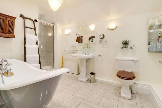Ensuite to Bed 1